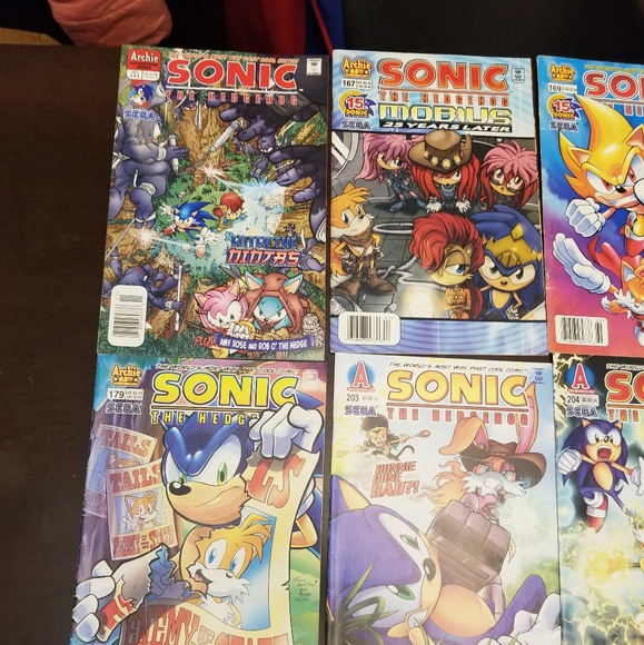 Sonic The Hedgehog Comic Books - Picture 2 of 5